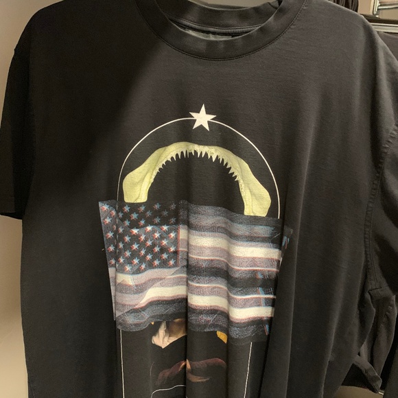 GIVENCHY T-Shirt - Picture 1 of 2